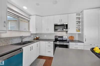 Photo 3 of 7704 13 AV NW