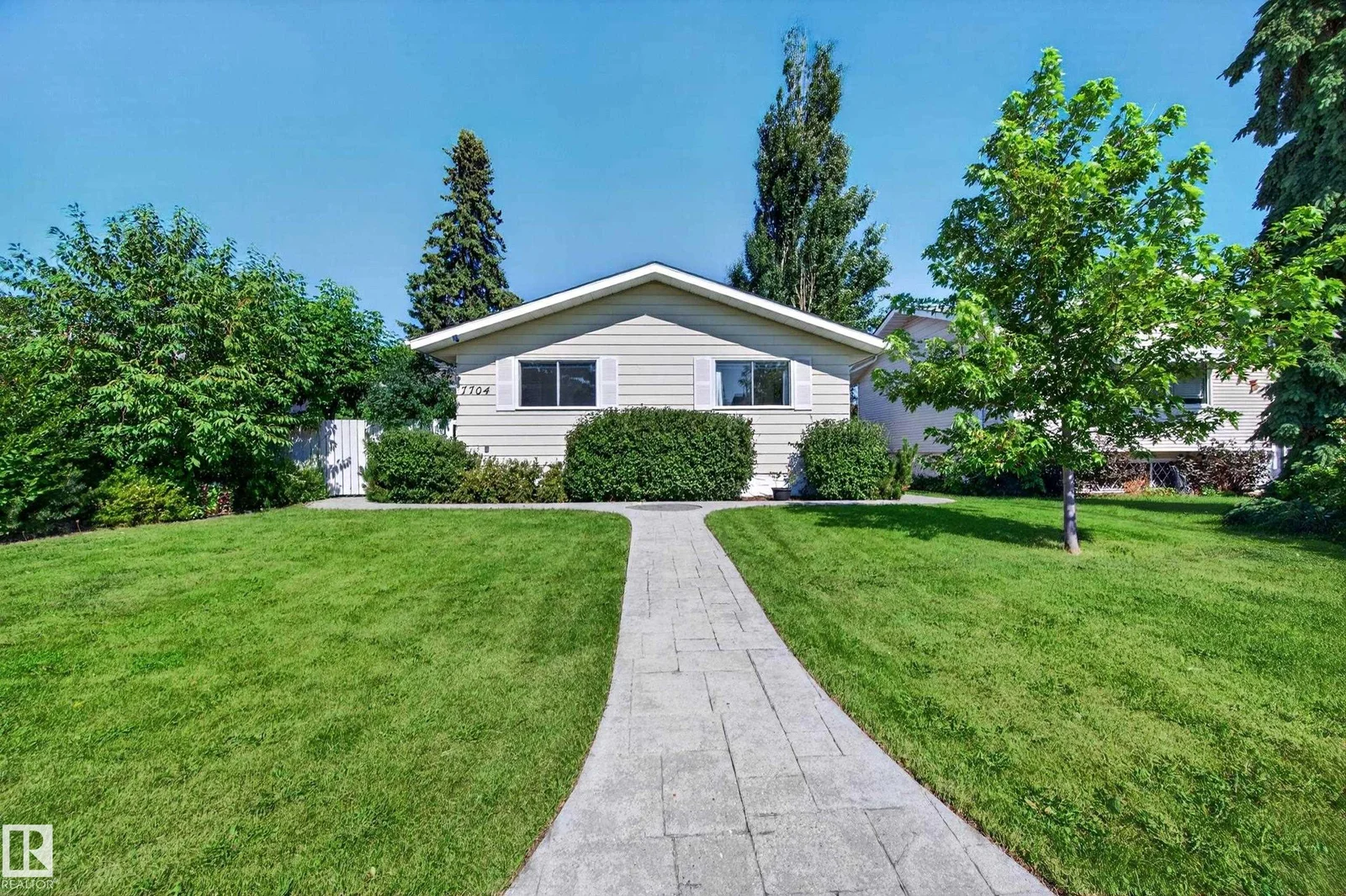 7704 13 AV NW, Edmonton