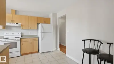 Photo 4 of 10440 36 AV NW