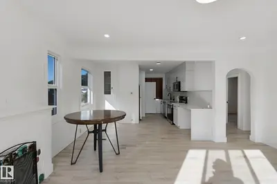 Photo 2 of 11914 124 ST NW