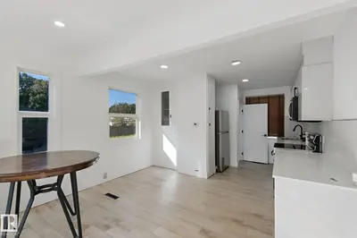 Photo 4 of 11914 124 ST NW