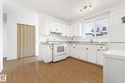 Photo 3 of 3122 142 AV NW