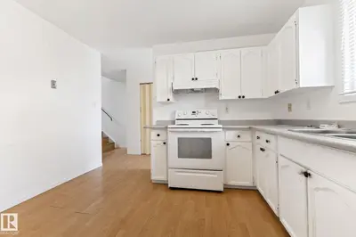 Photo 4 of 3122 142 AV NW