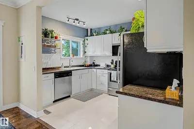Photo 2 of 11247 88 ST NW