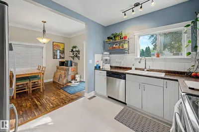 Photo 4 of 11247 88 ST NW
