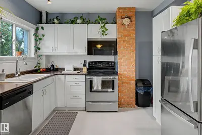 Photo 3 of 11247 88 ST NW