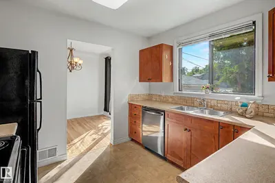 Photo 3 of 10830 138 ST NW