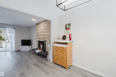 Photo 2 of 10423 35 AV NW