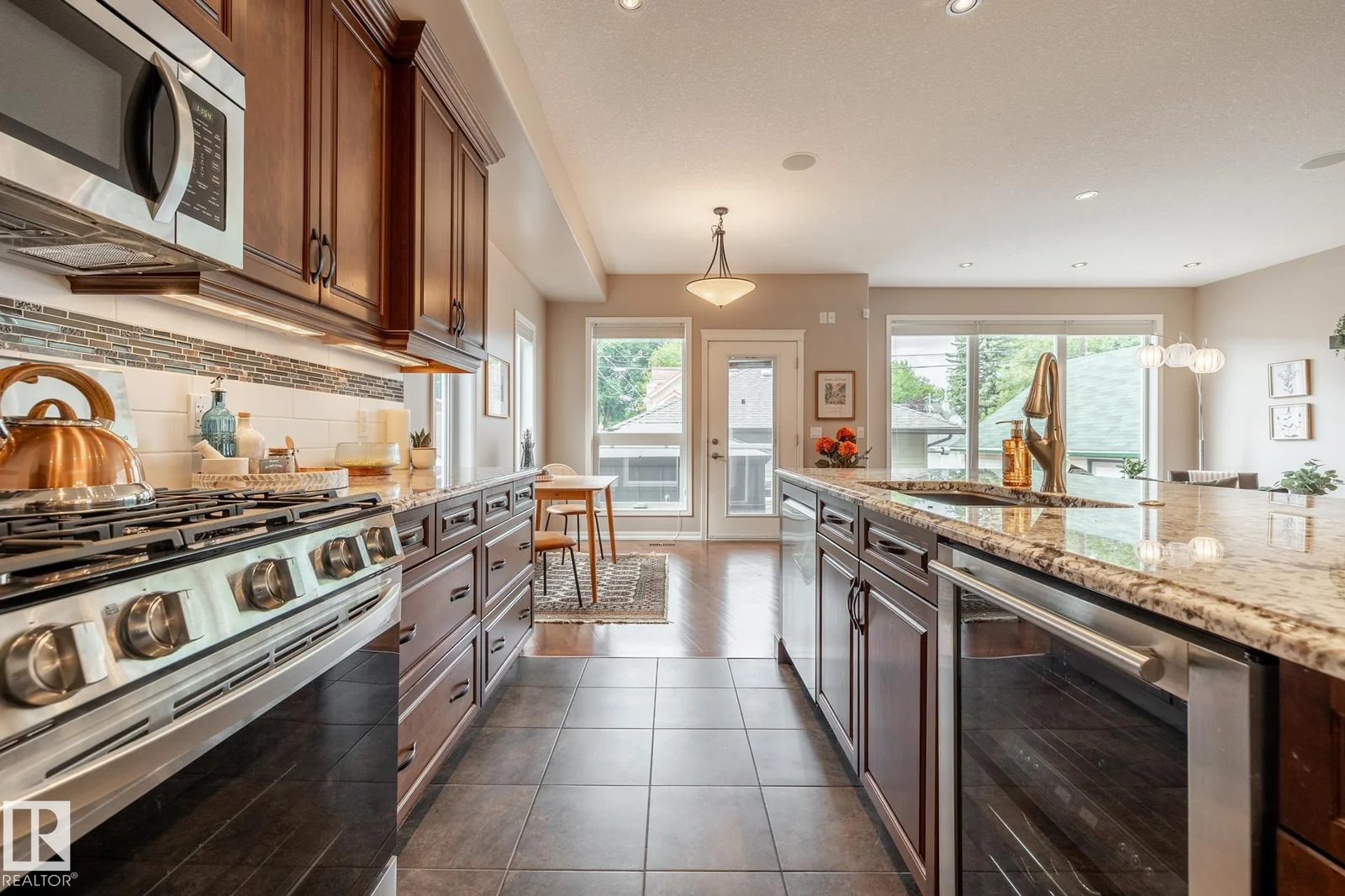 11122 52 ST NW, Edmonton