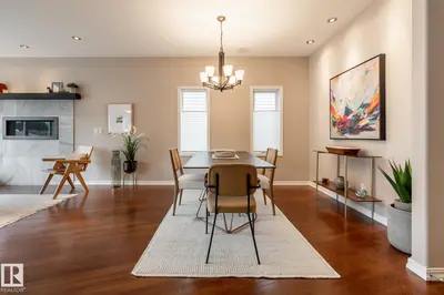 Photo 2 of 11122 52 ST NW