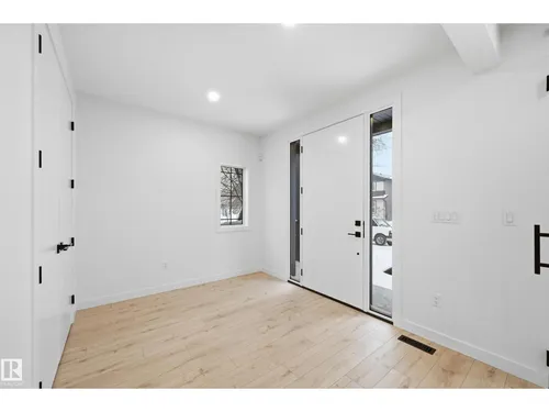 11121 51 ST NW