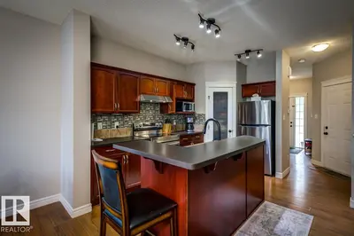 Photo 2 of 11612 17 AV SW