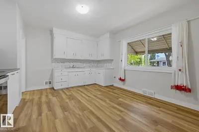 Photo 4 of 10704 96 ST NW