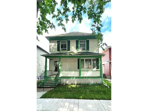 9522 110 AV NW NW
