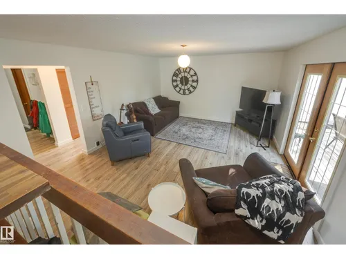77 BEACON CR