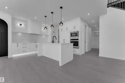 Photo 3 of 266 Falcon Crescent