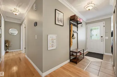 Photo 4 of 11423 35 AV NW