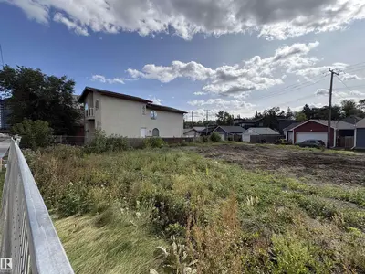 Photo 3 of 14431 STONY PLAIN RD RD NW