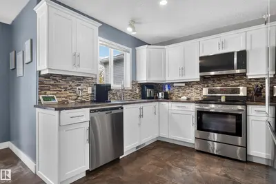 Photo 4 of 9826 180 AV NW