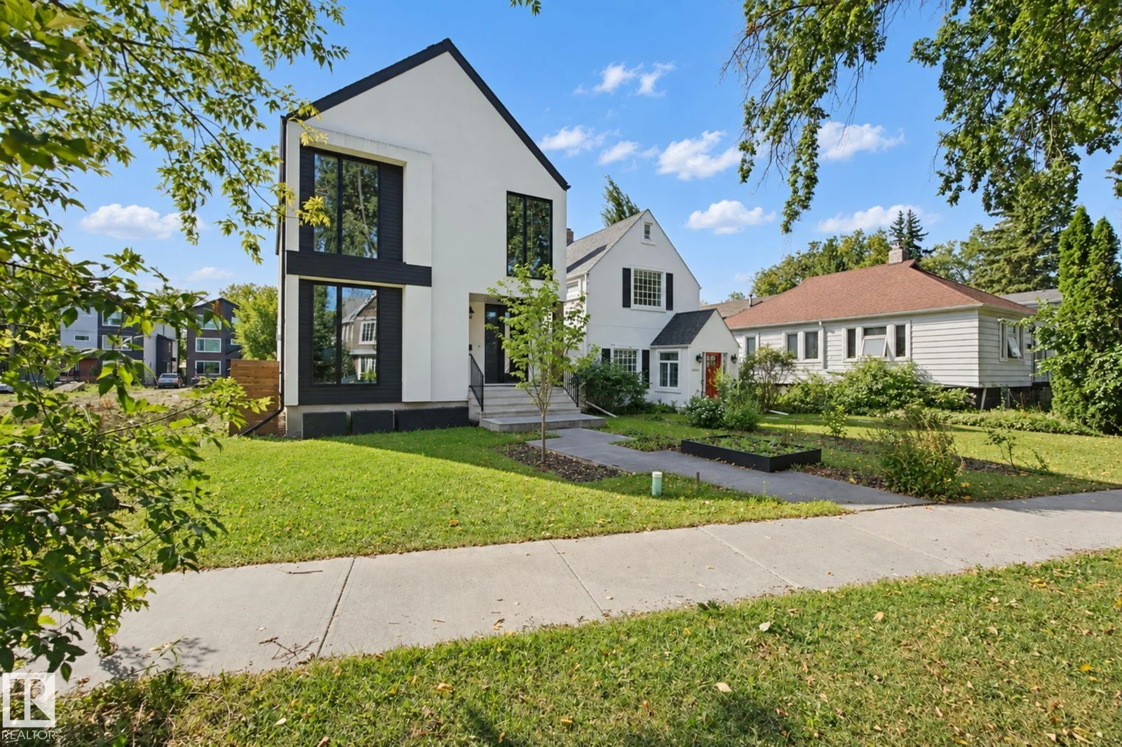 10925 UNIVERSITY AV NW, Edmonton