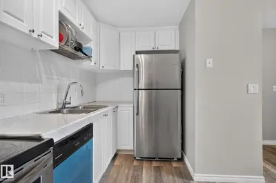 Photo 3 of 17775 95 ST NW