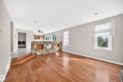 Photo 4 of 17727 93 ST NW