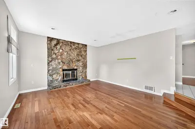 Photo 2 of 17727 93 ST NW