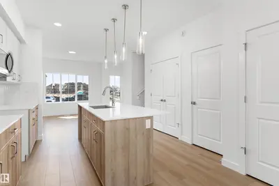 Photo 4 of 1060 14 AV NW