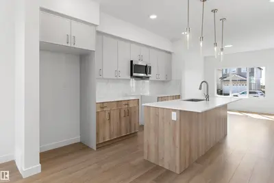 Photo 2 of 1060 14 AV NW