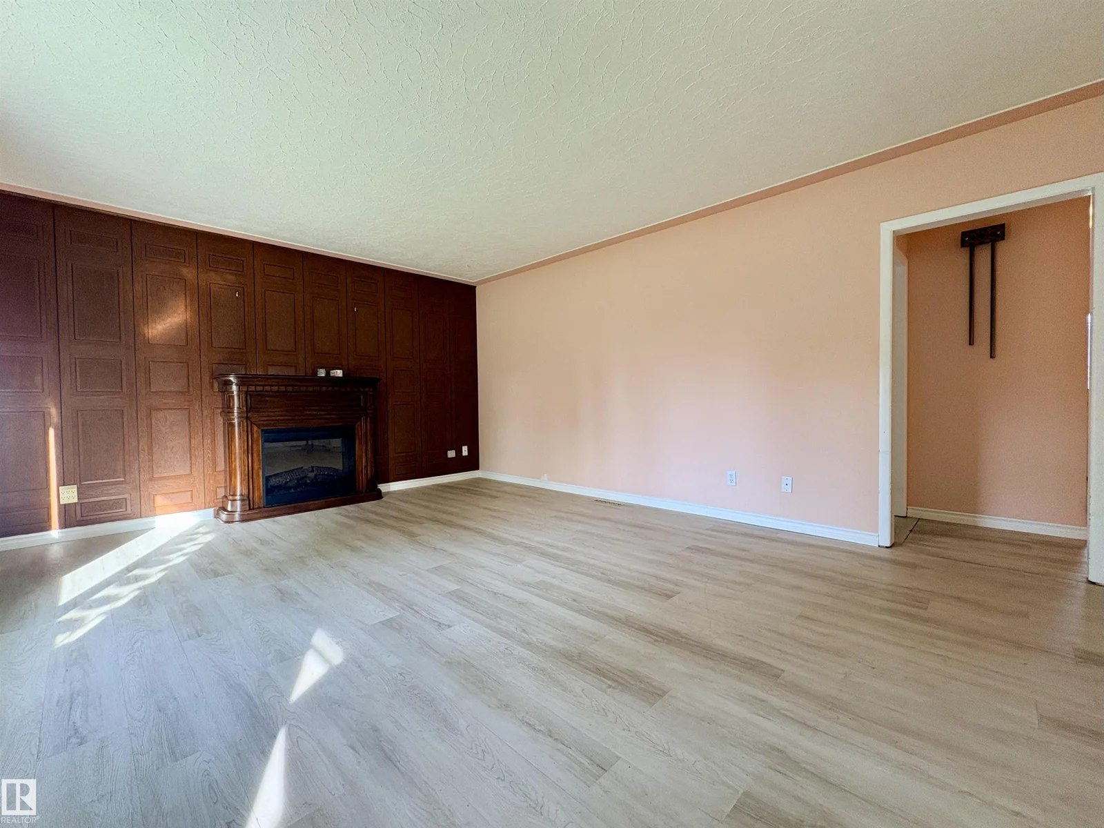 3834 110 AV NW, Edmonton