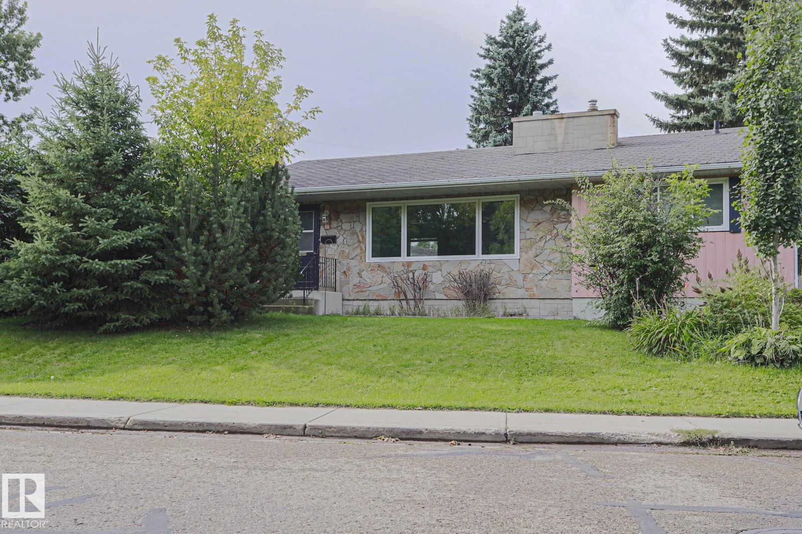 5807 48B AV, Camrose
