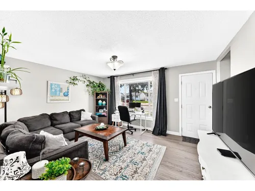 9911 163 ST NW