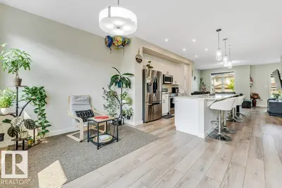 Photo 2 of 5315 22 AV SW