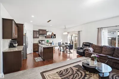 Photo 4 of 1523 36 AV NW