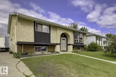 Photo 3 of 3216 138 AV NW