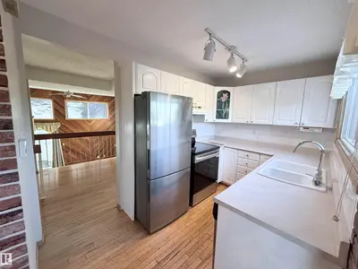Photo 4 of 975 MILLBOURNE RD E NW