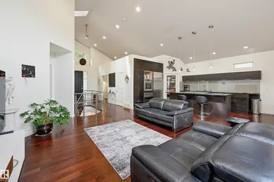 Photo 4 of 10427 134 ST NW