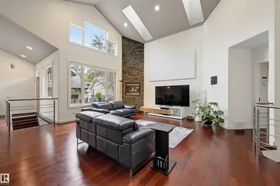 Photo 2 of 10427 134 ST NW