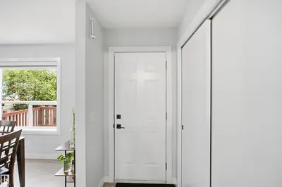 Photo 4 of 2122 37 AV NW