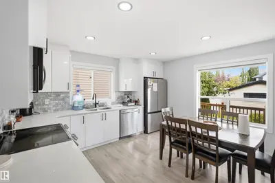 Photo 2 of 2122 37 AV NW