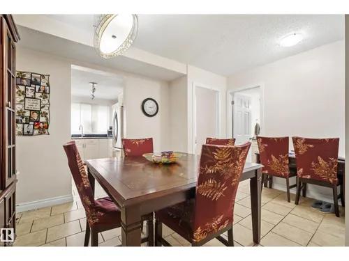 #25 3811 85 ST NW