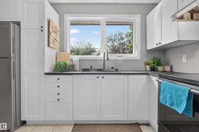 Photo 2 of 3606 44 ST