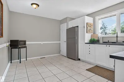 Photo 3 of 3606 44 ST