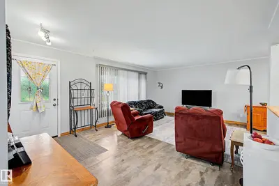 Photo 3 of 21 MALIGNE DR