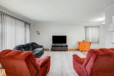 Photo 4 of 21 MALIGNE DR