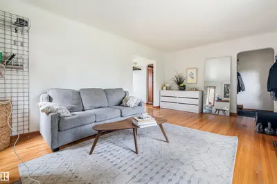 Photo 3 of 10982 117 ST NW