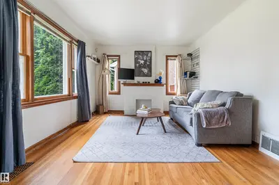 Photo 2 of 10982 117 ST NW