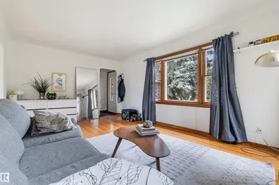 Photo 4 of 10982 117 ST NW