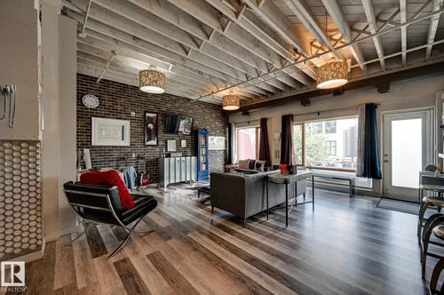 11623 105 AV NW NW