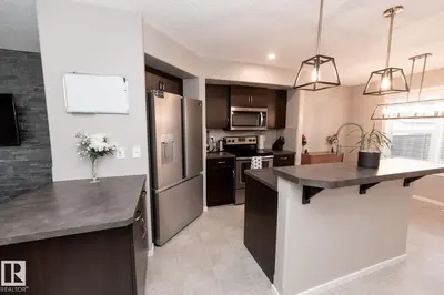 Photo 4 of 3613 12 ST NW